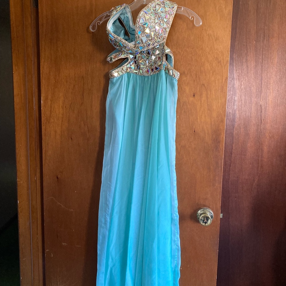 PROM DRESS - Picture 2 of 13